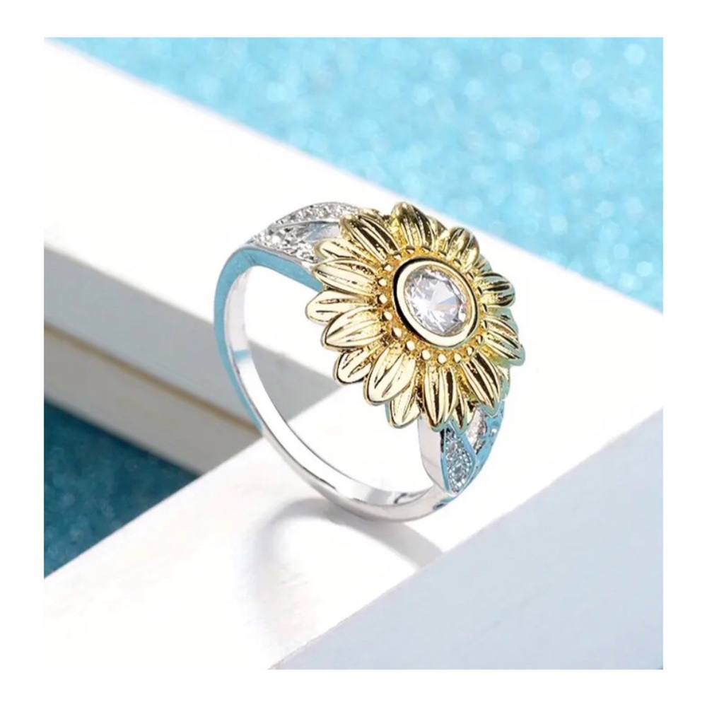 FAUX DIAMOND PLATINUM RING - Picture 3 of 5